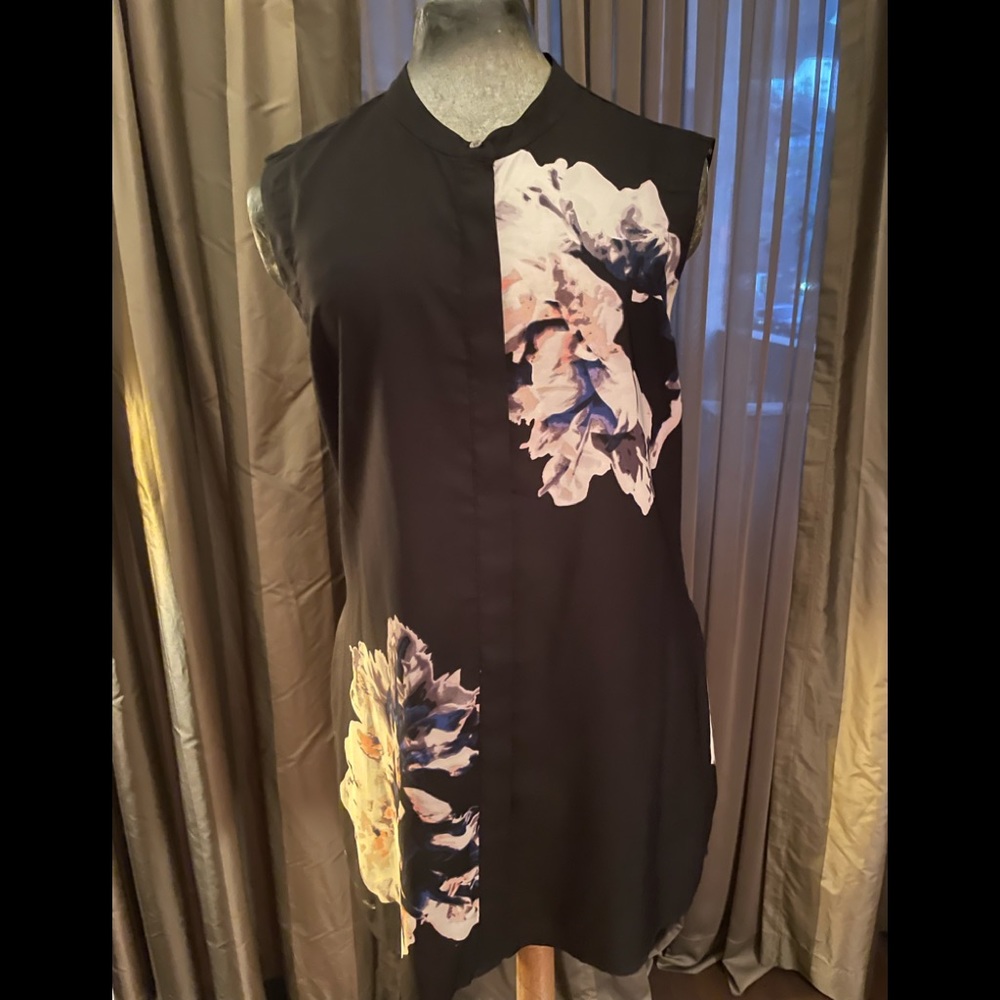 Vince camuto black floral tunic worth front button detail and band across back
